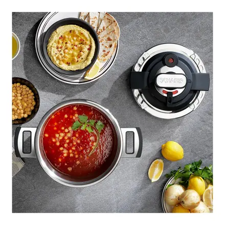 Schafer In Safe 7 litre düdüklü tencere, siyah kapak, yemek servisiyle – üretici görseli