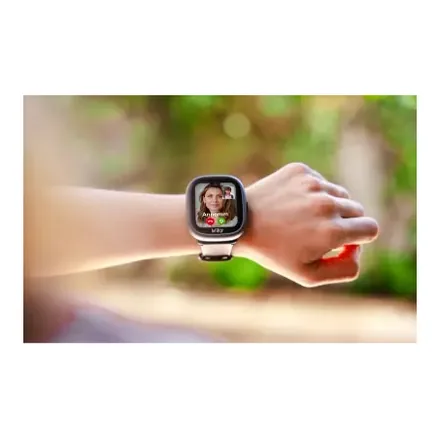 Wiky Watch 5 Plus çocuk akıllı saati çocuğun bileğinde – Turkcell Pasaj ürün görseli
